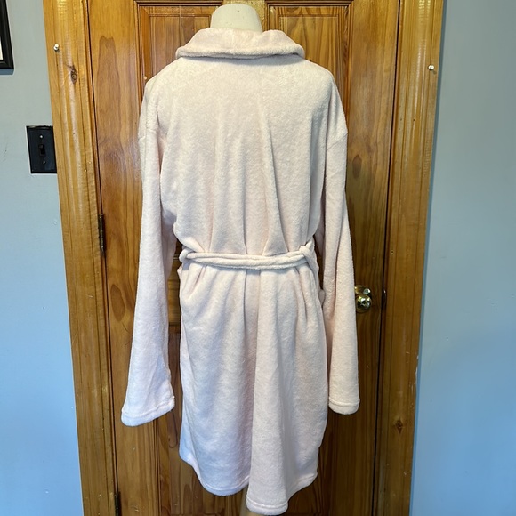 Pink fluffy robe - Picture 3 of 6